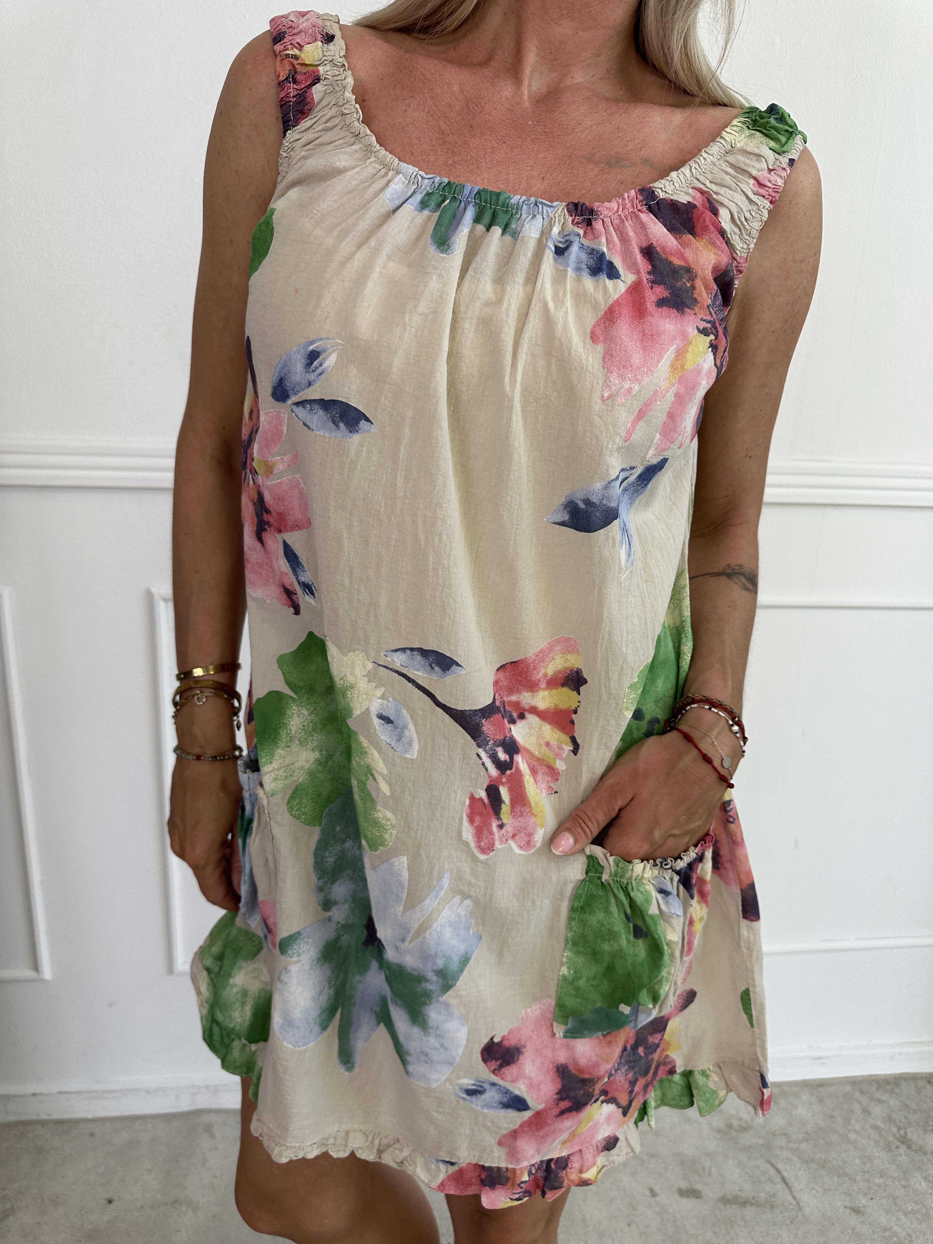 Achlys - Let og luftig tunikakjole med blomsterprint